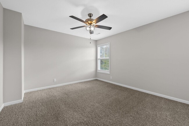Building Photo - Pet Friendly Three Bedroom!