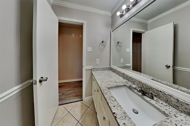 Building Photo - 2510 Foxden Dr