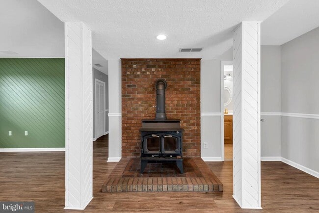 Building Photo - 644 Jasontown Rd