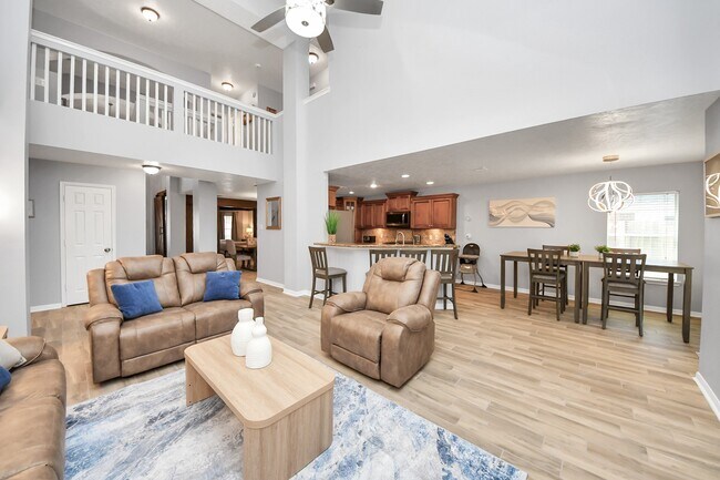 Building Photo - 12711 Laurel Bank Way