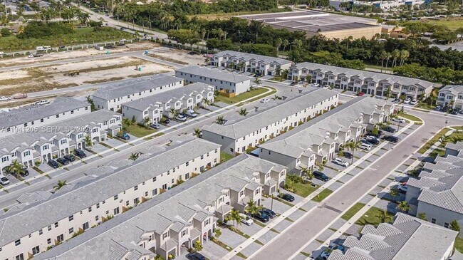 Building Photo - 1271 SE 27th Terrace