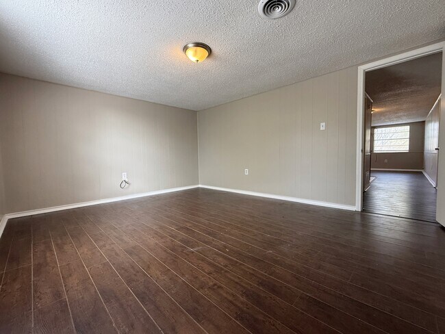 Building Photo - 137 Pearce Dr