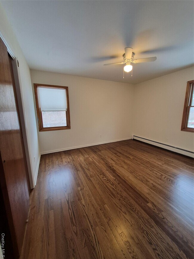 Building Photo - 907 1st St