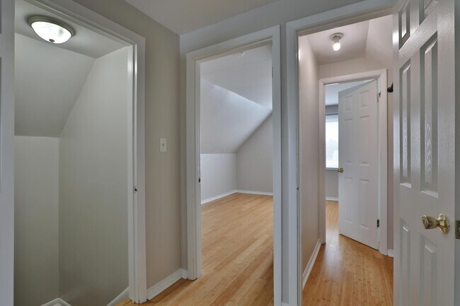 Building Photo - 2353 Hanna Dr