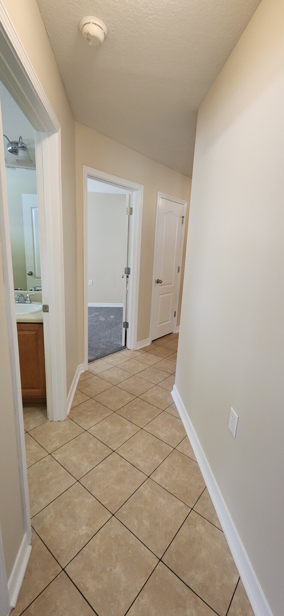 Building Photo - 2318 Tall Oak Dr