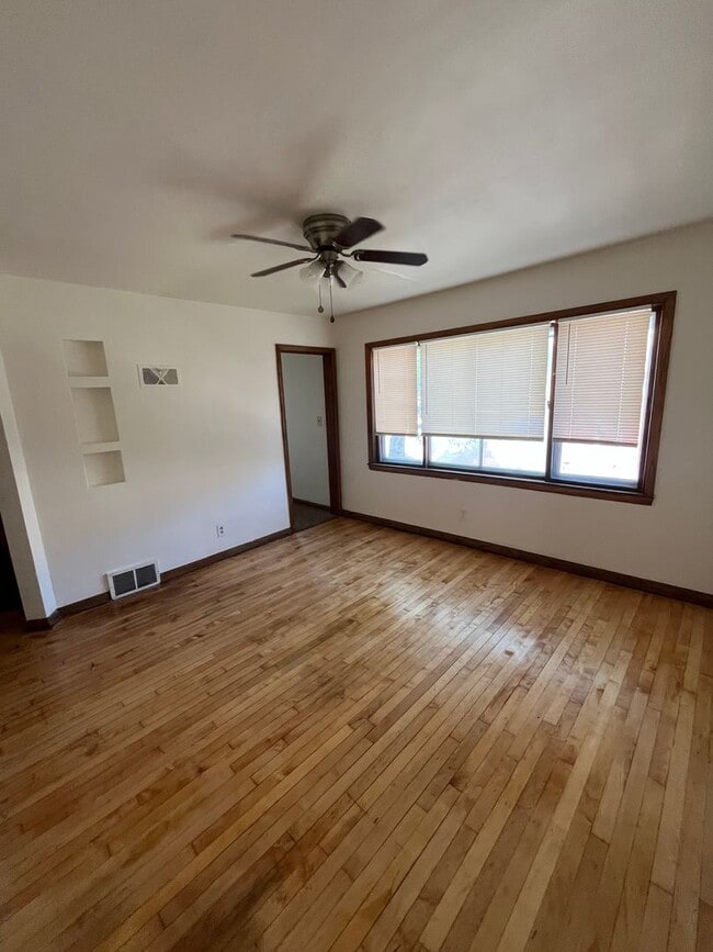 Building Photo - Modern 3BR/2BA Two-Level Unit in the Heart of the Lower East Side - FREE MOVING SERVICES WITH A S...