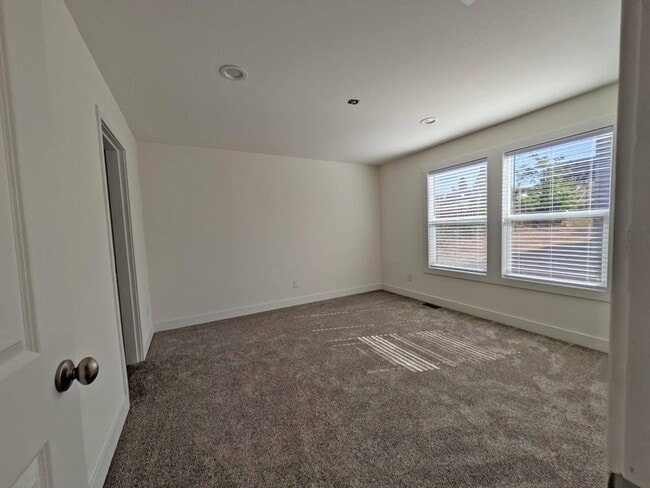 Building Photo - 5427 Edgewood Ln