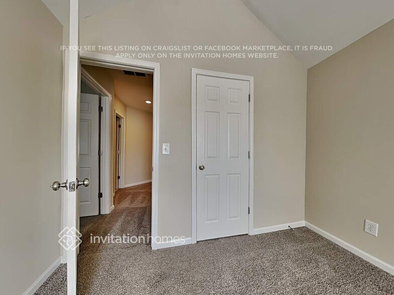 Building Photo - 7107 Fox Point Dr
