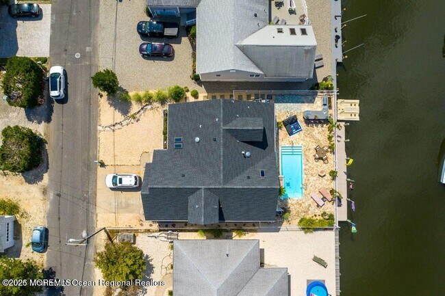 Building Photo - 18 Halsey Dr