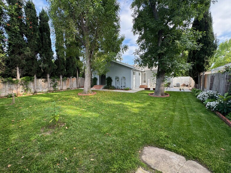 Building Photo - 18043 Martha St