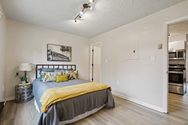 Building Photo - 2555 Bradford Ct