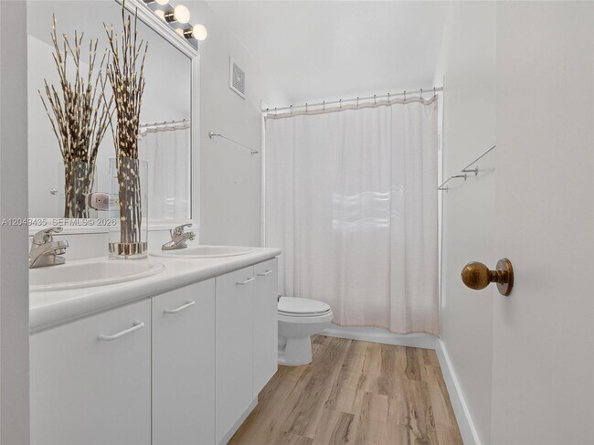 Building Photo - 2475 Cordoba Bend