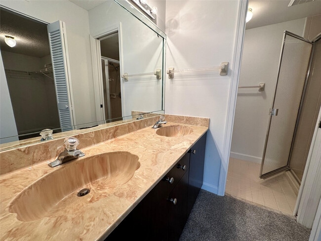 Building Photo - 9633 Riverside Dr