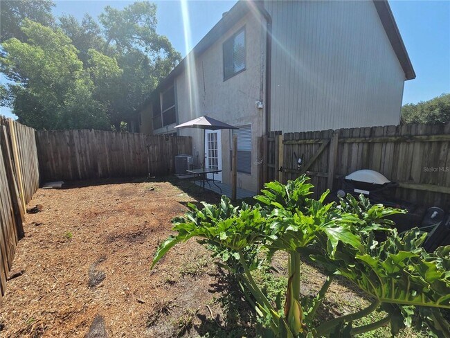 Building Photo - 1854 Foxhall Cir