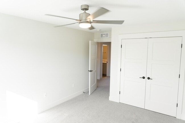 Building Photo - Chautauqua Park Townhomes