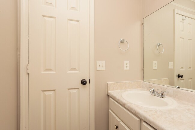 Building Photo - 164 Cedarwood Ct