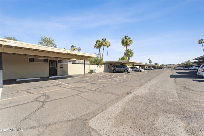 Building Photo - 516 N Hobson Plaza