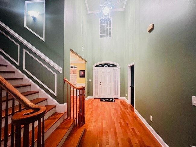 Building Photo - 584 Summerhill Dr