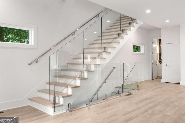 Building Photo - 24 Hutchinson St NE