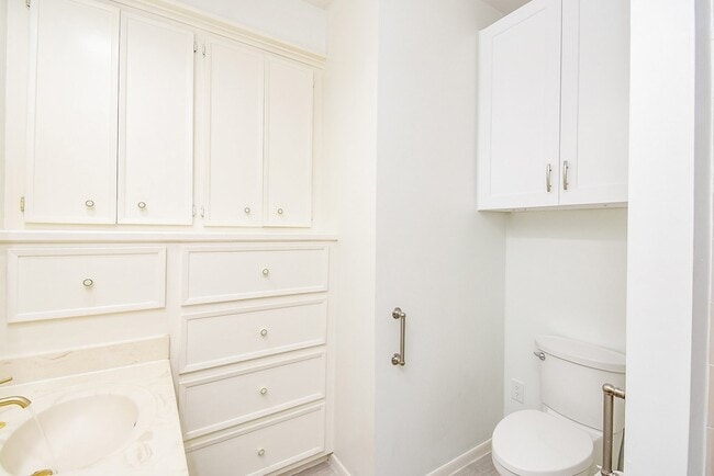 Building Photo - 1231 Creekford Cir