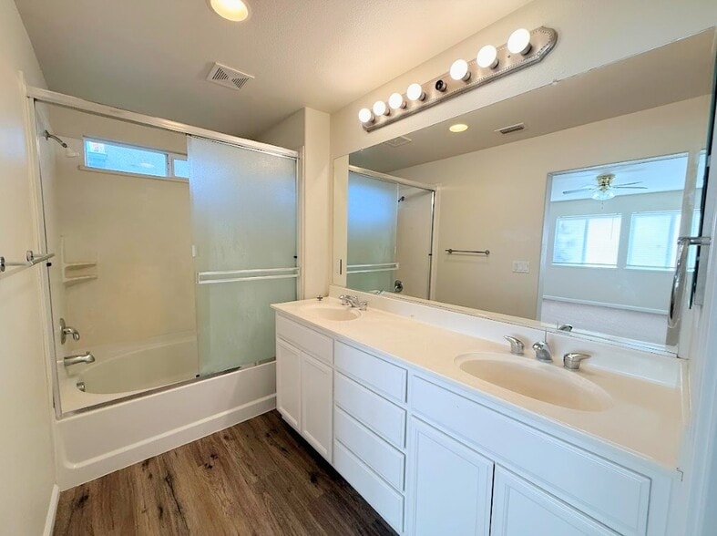 Building Photo - 1330 Riverside Ct