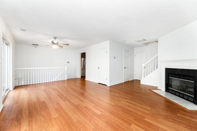Building Photo - 19 Cottonwood St