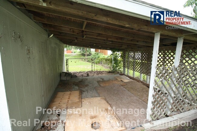 Building Photo - Charming 2 BD/1 BA Bungalow with Fenced Backyard