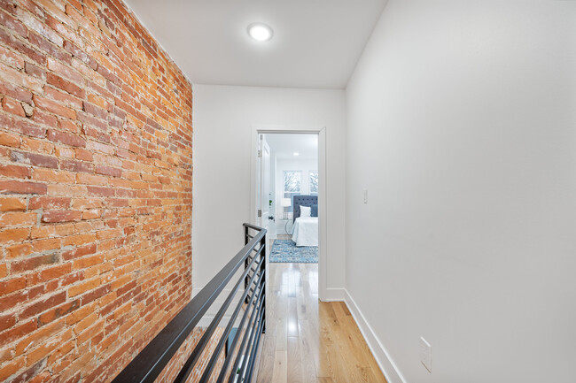 Building Photo - 1135 S 61st St