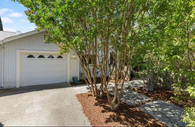 Primary Photo - 2242 Calaveras Ave