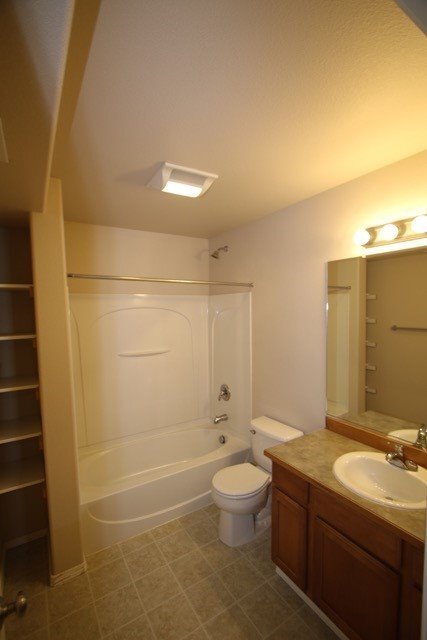 Building Photo - 3 Bedroom South Anchorage Townhouse!