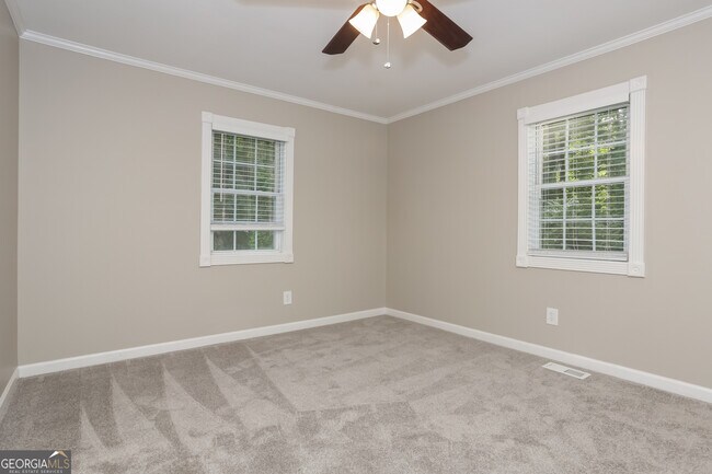 Building Photo - 147 Acorn Dr