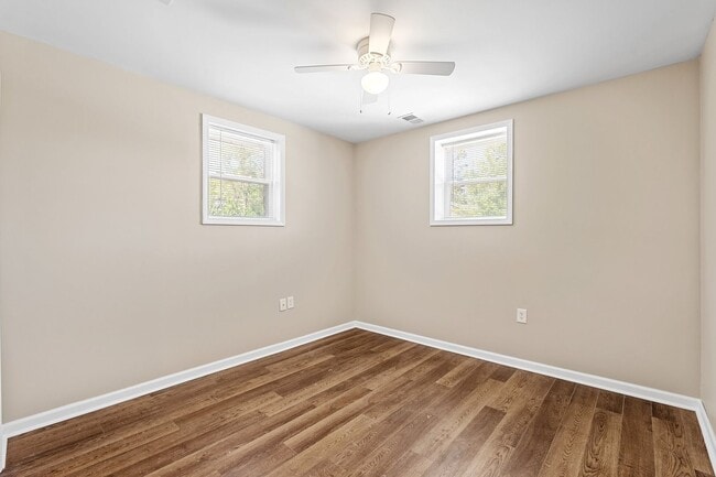 Building Photo - 2 Bedroom 2 Bath Brick Home Nestled In Gre...