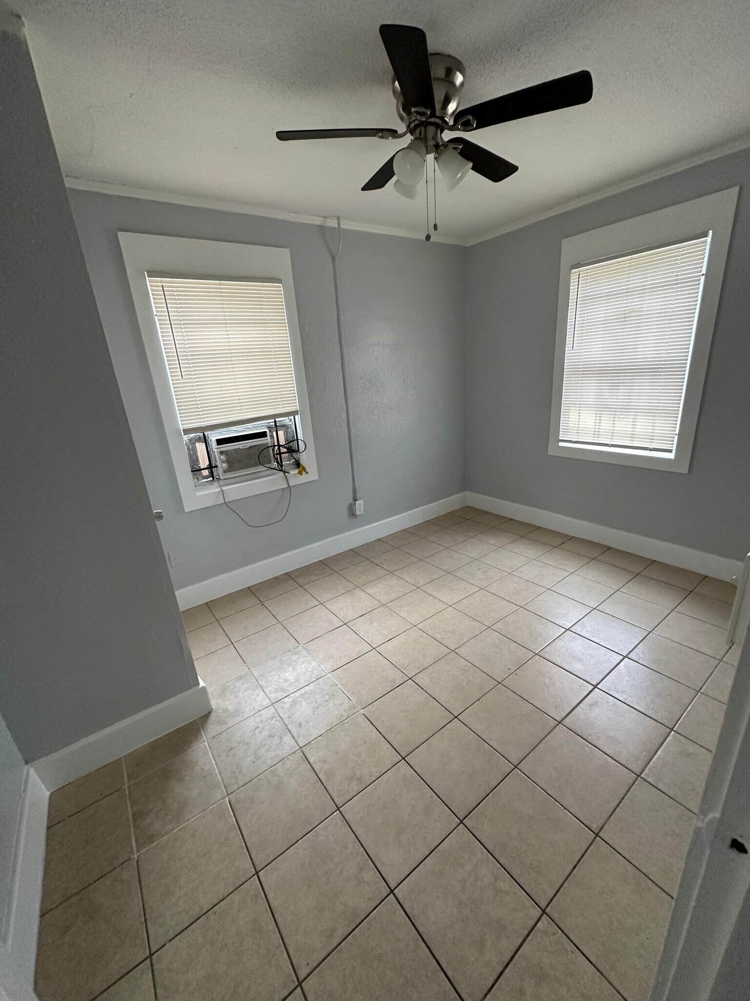 Building Photo - 2534 Moncrief Rd