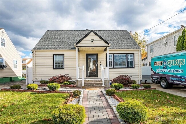 Primary Photo - 14 Linden St