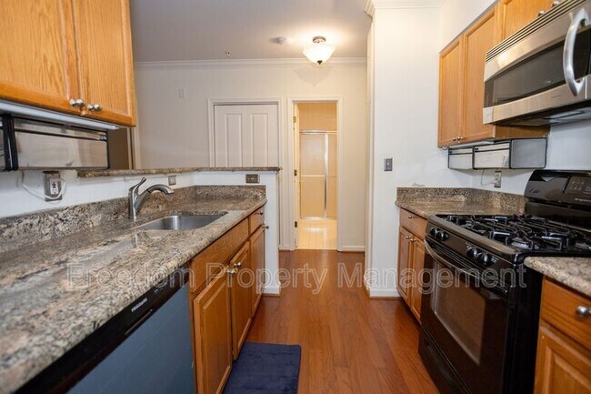 Building Photo - 2204 Westcourt Ln