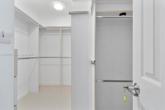 Building Photo - 1382 Harbor View W