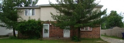 Building Photo - 105-Right Berehaven Dr