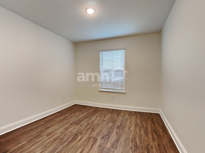 Building Photo - 399 Onate Cir