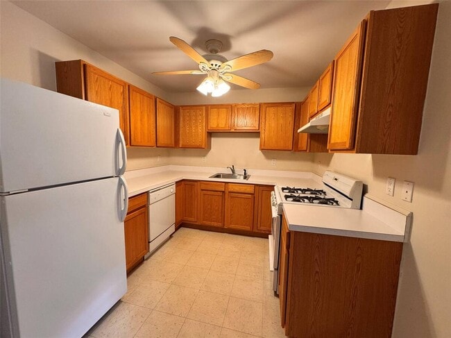 Building Photo - 854 Verona Dr