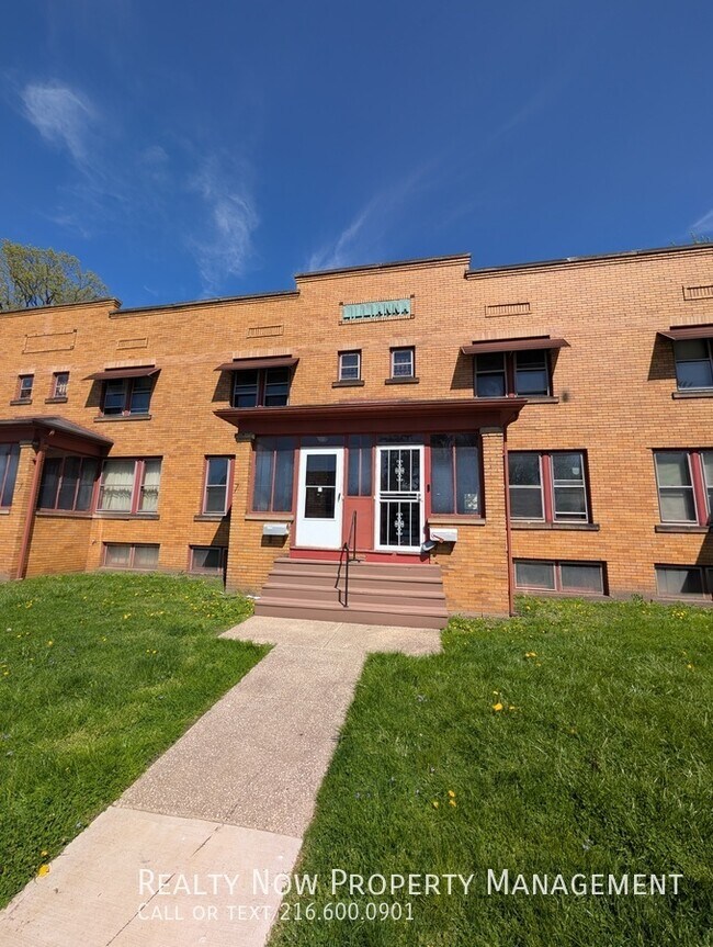 Primary Photo - 1313 W 93rd St
