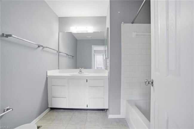 Building Photo - 710 Waters Dr