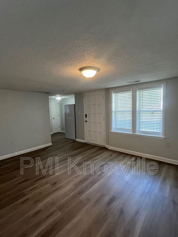 Building Photo - 489 W Outer Dr