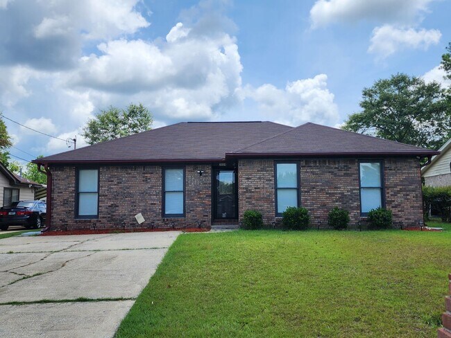 Building Photo - 3034 Lansing Ave