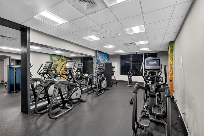 Building Photo - 1750 N Bayshore Dr