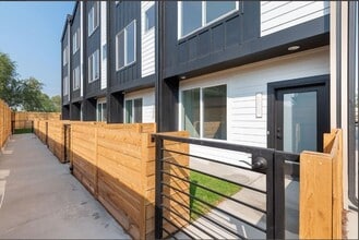 Building Photo - 4925 W 10th Ave