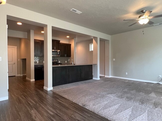 Building Photo - Beautiful 4 bed 2.5 bath Blackrock home in the Verado Subd just off N Locust Grove and Ustick Rd