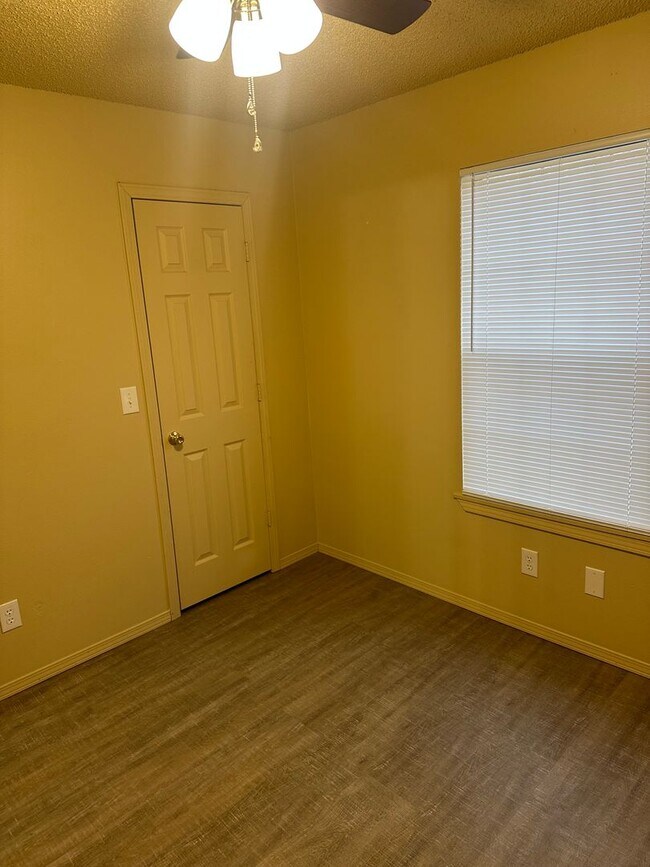 Building Photo - 142-144 Northaven