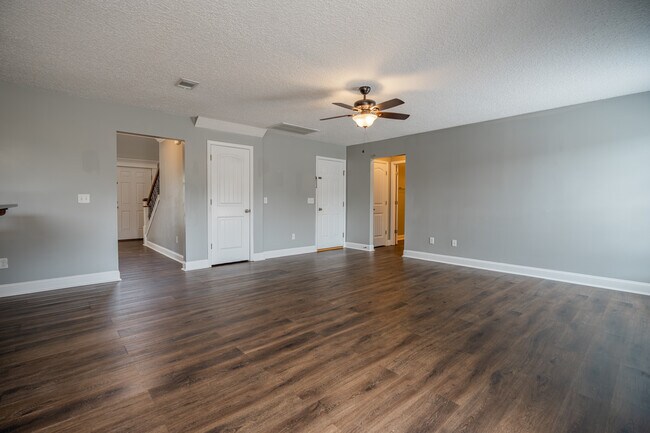 Building Photo - 717 Highgrove Ct
