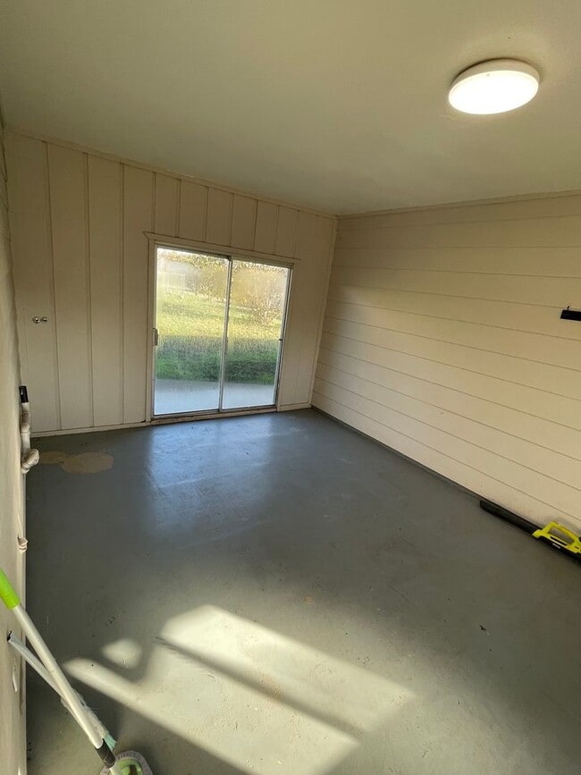 Building Photo - Incredible 3bd/2ba house surrounded by working orchards! Available now!