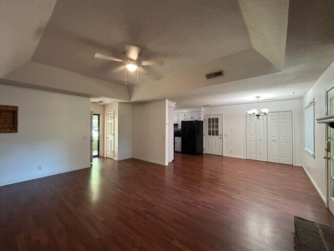 Building Photo - 1310 Crowndale Dr